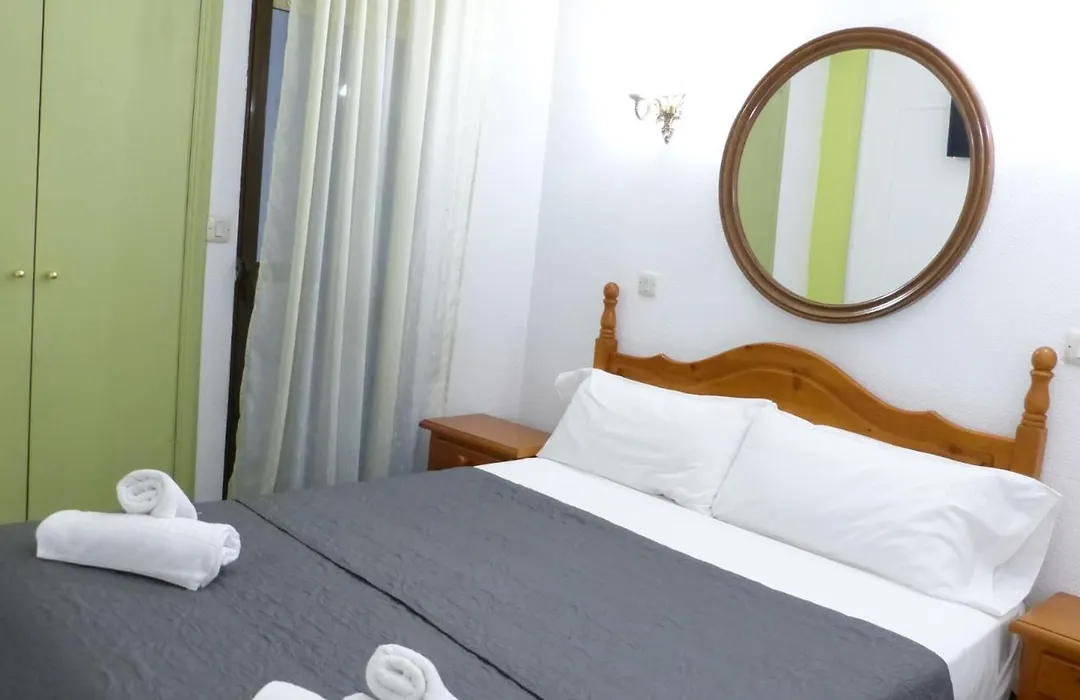 Hostal Candeleda-1